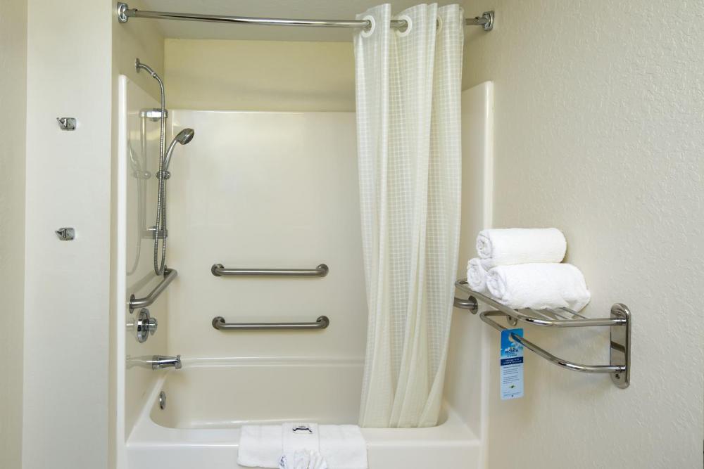 1 Queen Bed, Accessible Studio Suite, Non-Smoking interior